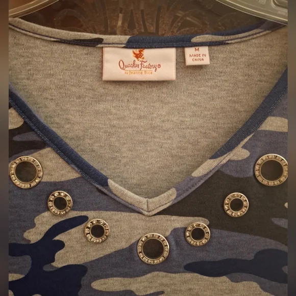 Quacker Factory Blue CAMO Jeweled Neck Women's Med T-Shirt EXCEL - Picture 4 of 12